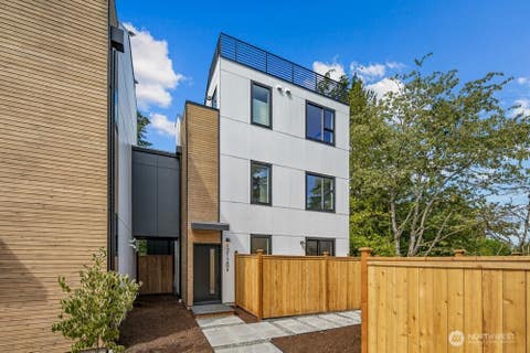 Photo of 1212 B NE 100th Street, Seattle, WA 98125 (MLS # 2562601)