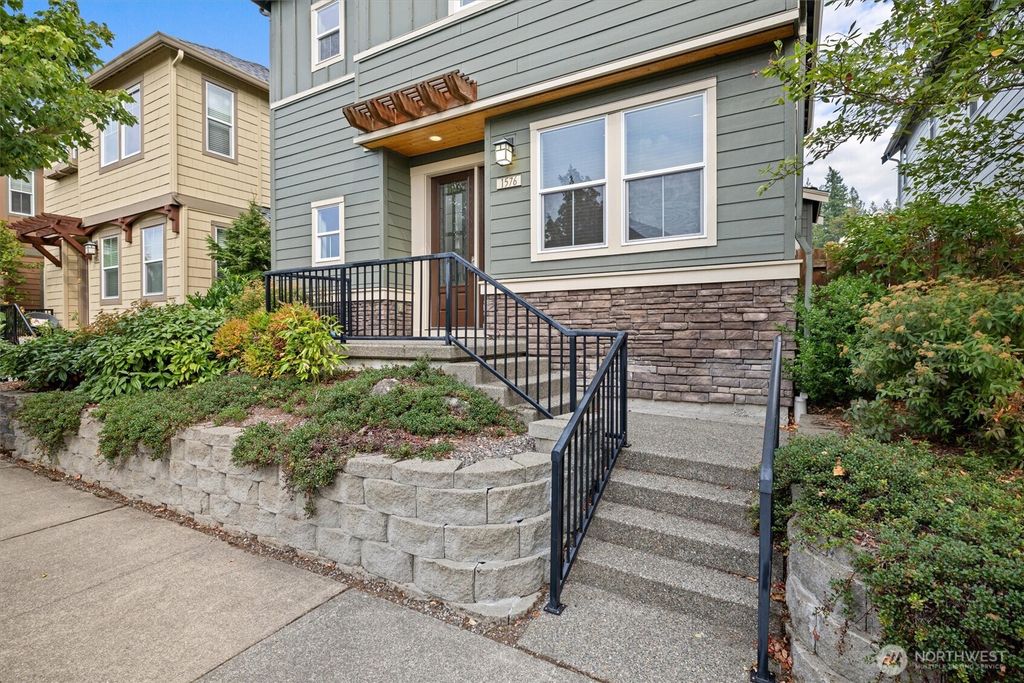 Photo of 1576 14th Place NE, Issaquah, WA 98029 (MLS # 2429614)