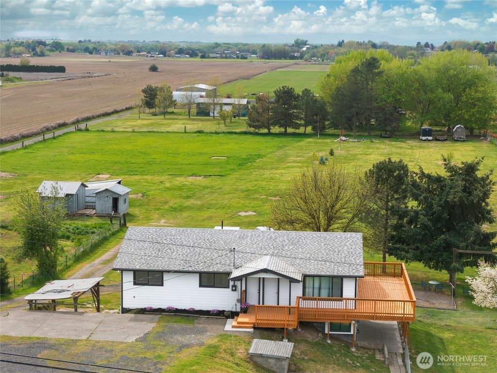 Photo of 1934 S College Ave Ave, College Place, WA 99324 (MLS # 2512262)