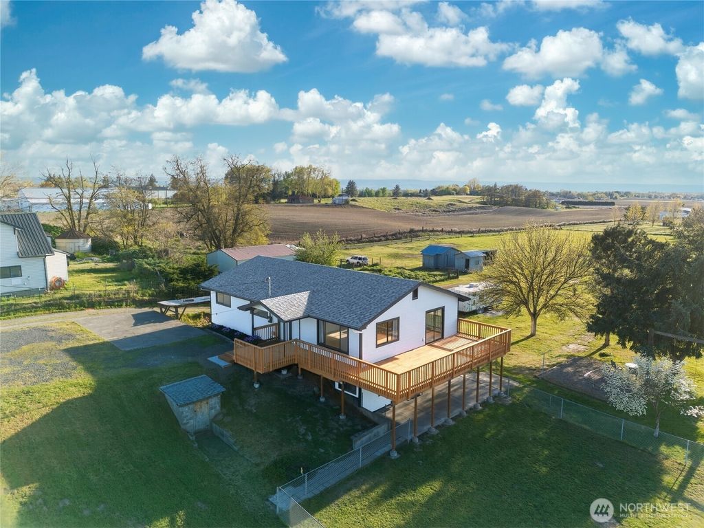 Photo of 1934 S College Ave Ave, College Place, WA 99324 (MLS # 2512262)