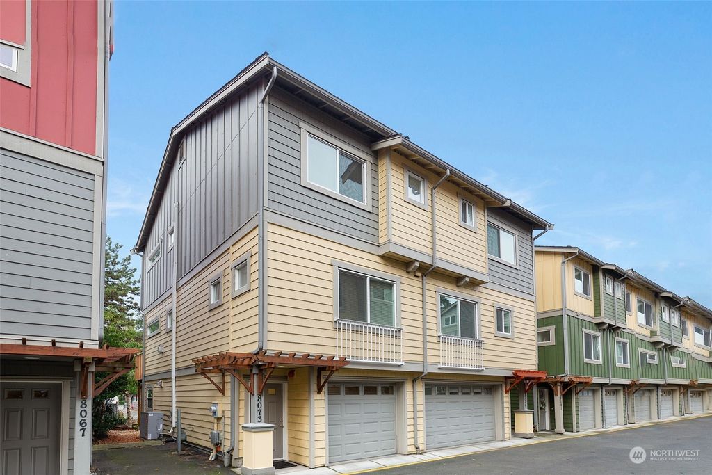 Photo of 8073 165th Lane NE, Redmond, WA 98052 (MLS # 2033206)