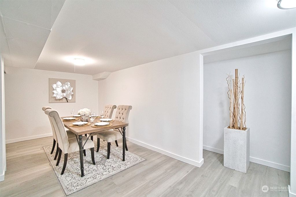 listing image 9367579345605664047
