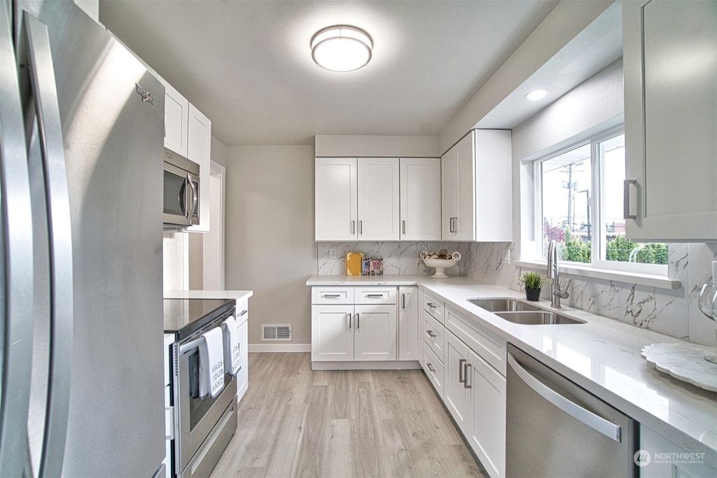 listing image 9364714231683810372