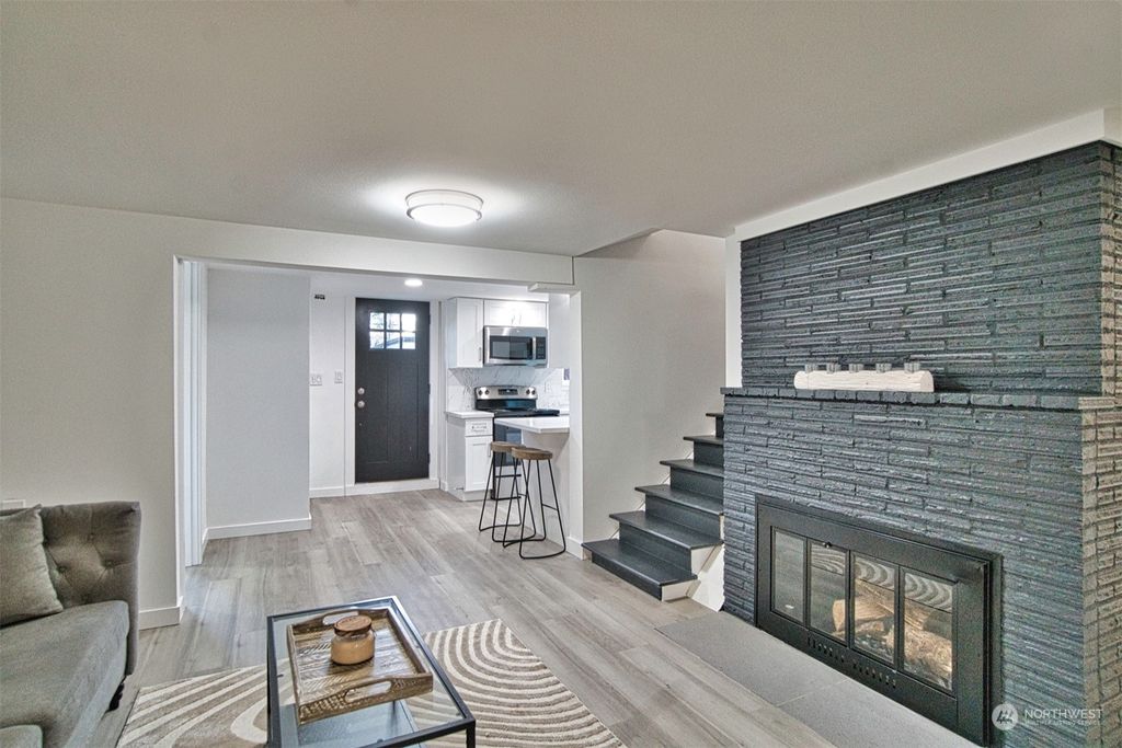 listing image 9362041563456306348