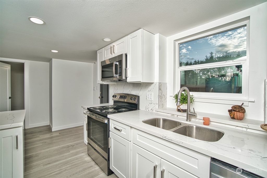 listing image 9360627272531876036