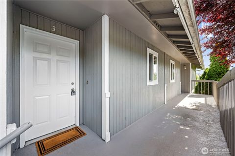 Photo of 1523 Sunset Place, Mount Vernon, WA 98273 (MLS # 2533606)
