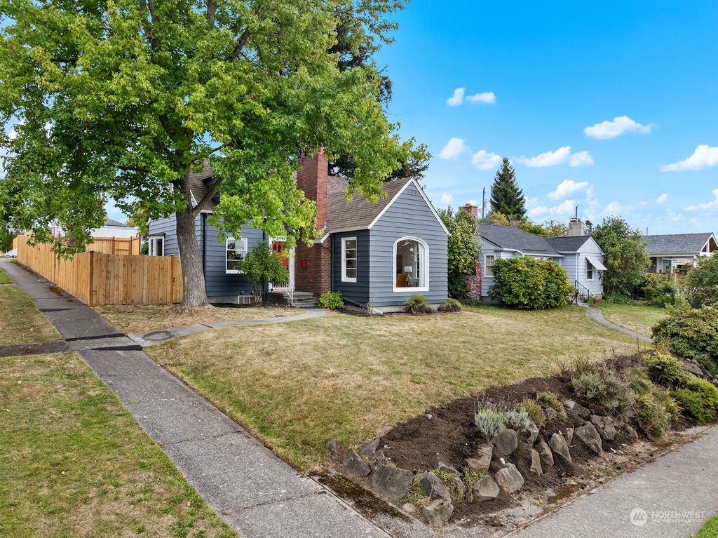Photo of 5900 36th Avenue SW, Seattle, WA 98126 (MLS # 2293764)