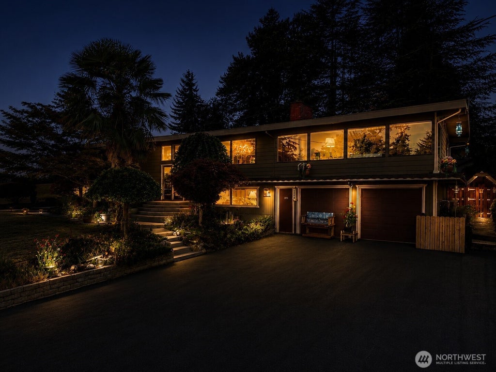 Photo of 3739 S 243rd Street, Kent, WA 98032 (MLS # 2577768)