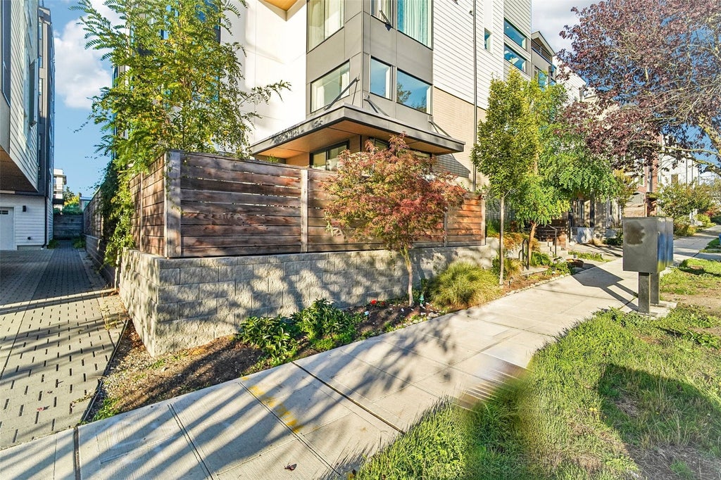 Photo of 916 NW 56th Street #G, Seattle, WA 98107 (MLS # 2594997)