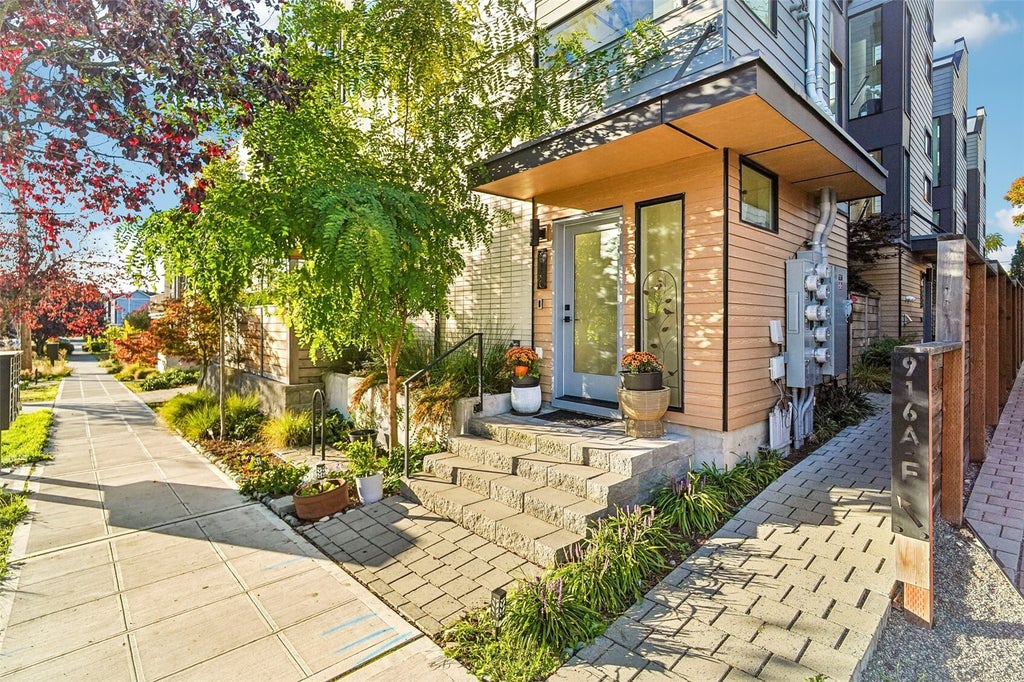 Photo of 916 NW 56th Street #G, Seattle, WA 98107 (MLS # 2594997)
