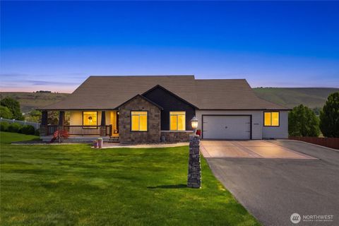 Photo of 98303 E Ridgeview Drive, Kennewick, WA 99338 (MLS # 2521922)