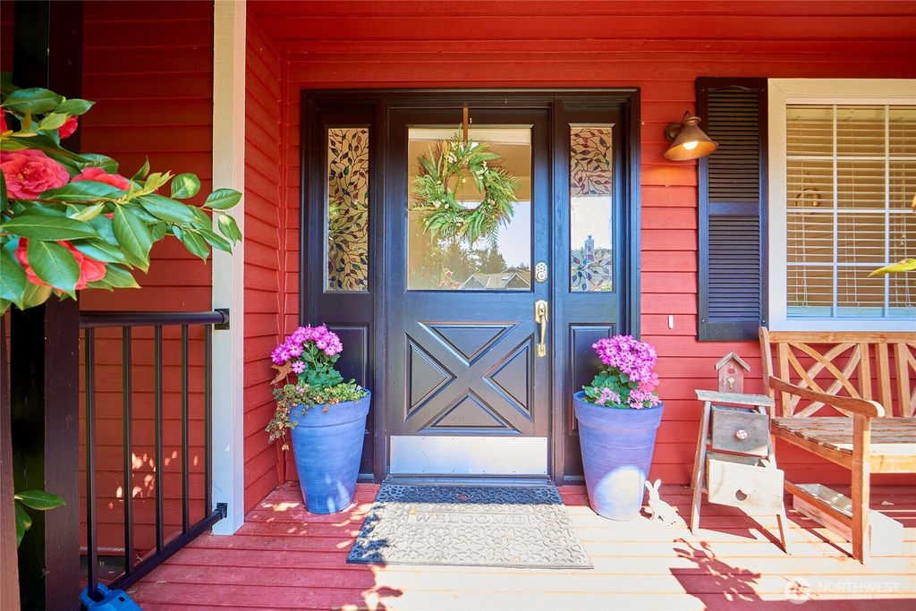 Photo of 972 16th Court, Mukilteo, WA 98275 (MLS # 2365540)
