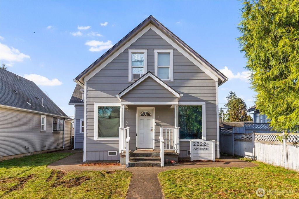 Photo of 2222 Summit Avenue, Everett, WA 98201 (MLS # 2345513)