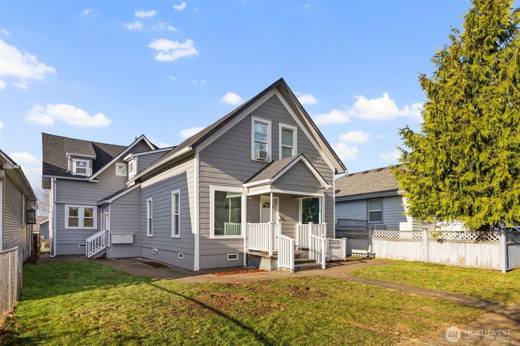 Photo of 2222 Summit Avenue, Everett, WA 98201 (MLS # 2345513)