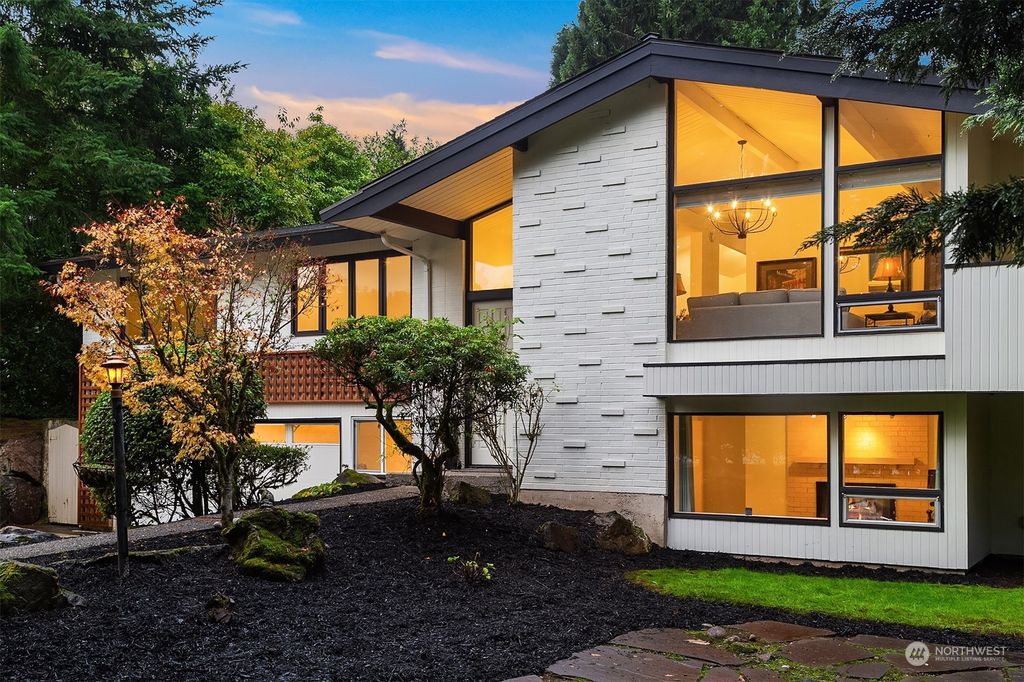 Photo of 8445 NE 12th Street, Medina, WA 98039 (MLS # 2173251)