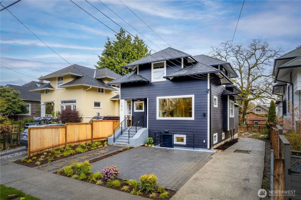 Photo of 1616 21st Avenue, Seattle, WA 98122 (MLS # 2438363)