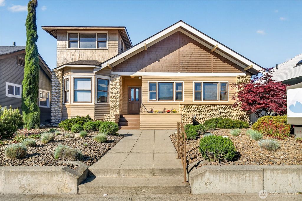 Photo of 338 S Mission Avenue, Wenatchee, WA 98801 (MLS # 2516874)