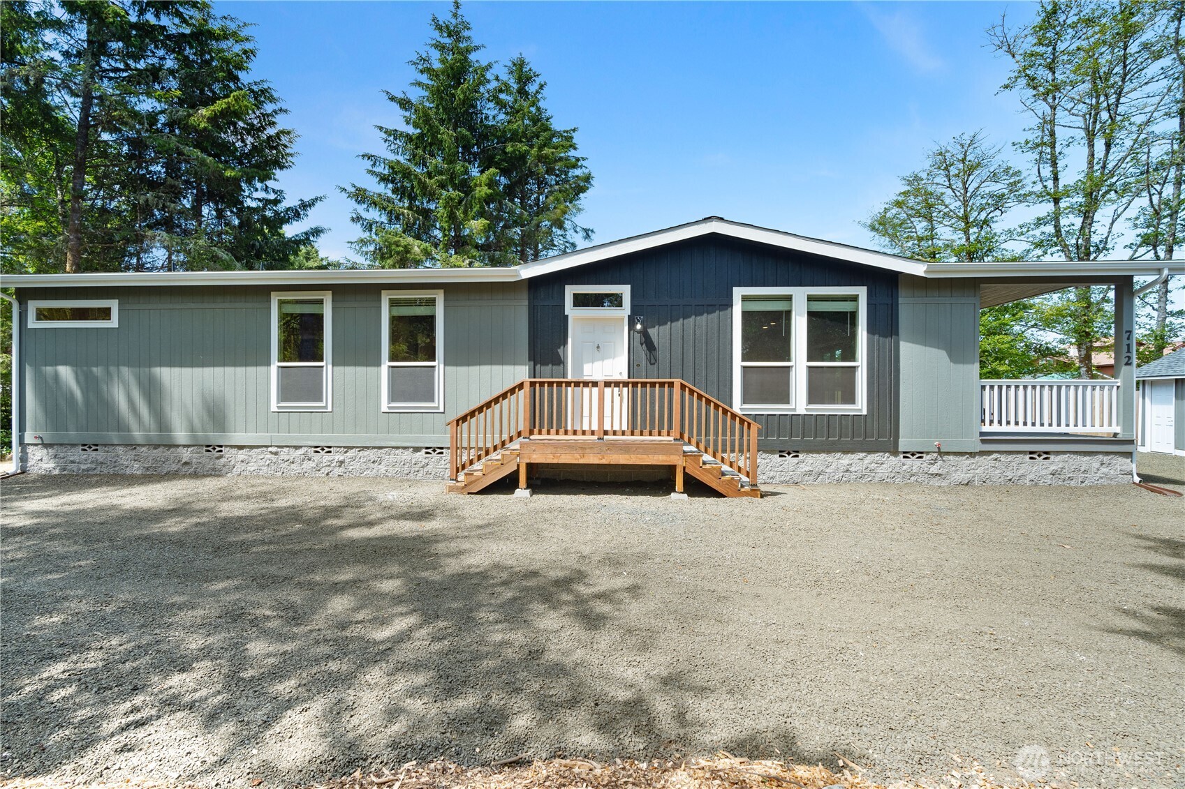 712 Syzygy Court SE