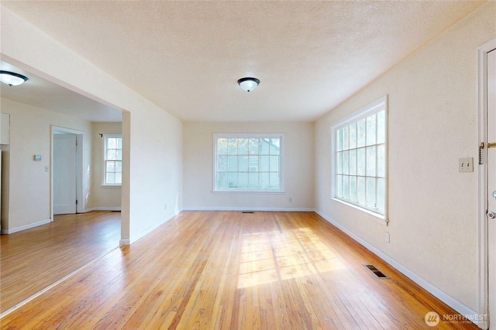 Photo of 522 SW First St, College Place, WA 99324 (MLS # 2496428)