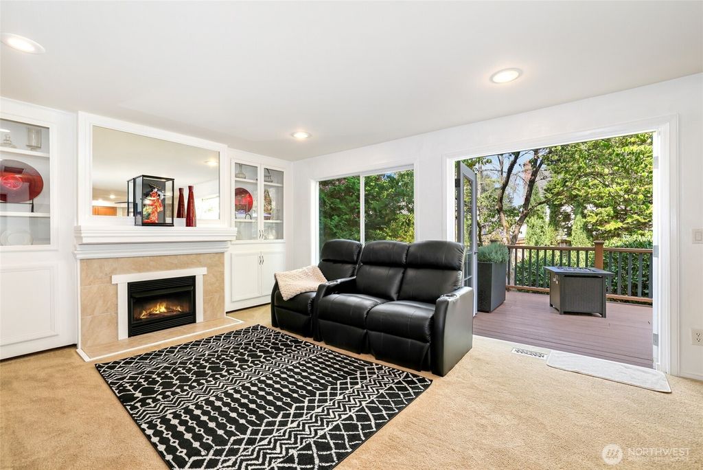 Photo of 1216 SW 331st Street, Federal Way, WA 98023 (MLS # 2420219)