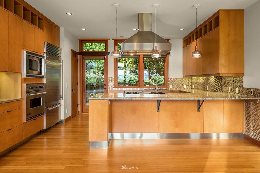 Photo of 1934 Killarney Way SE, Bellevue, WA 98004 (MLS # 1959045)