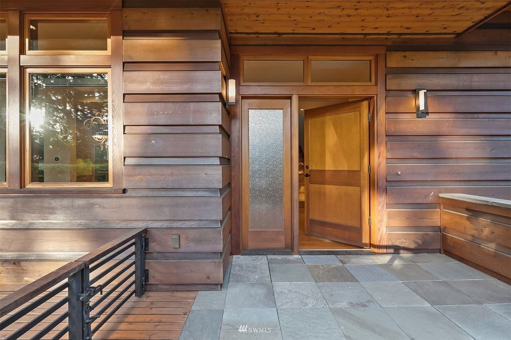 Photo of 1934 Killarney Way SE, Bellevue, WA 98004 (MLS # 1959045)