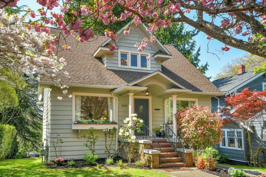Photo of 5605 Greenwood Avenue N, Seattle, WA 98103 (MLS # 2363343)