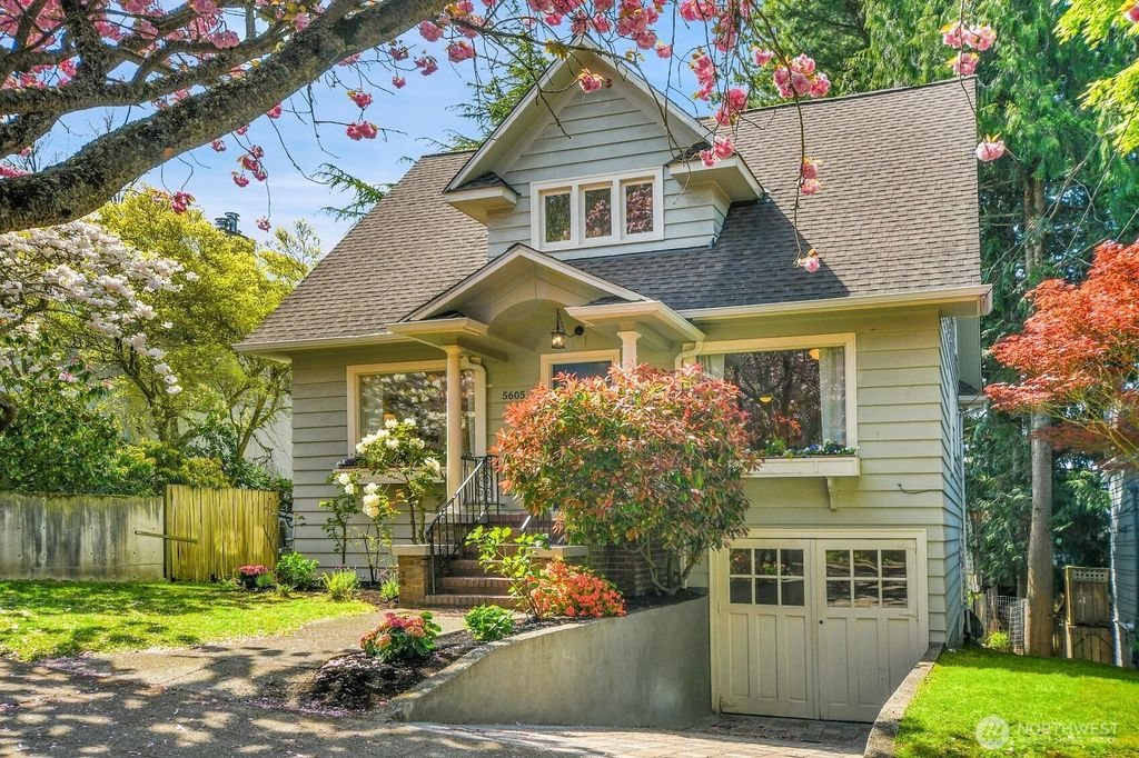 Photo of 5605 Greenwood Avenue N, Seattle, WA 98103 (MLS # 2363343)
