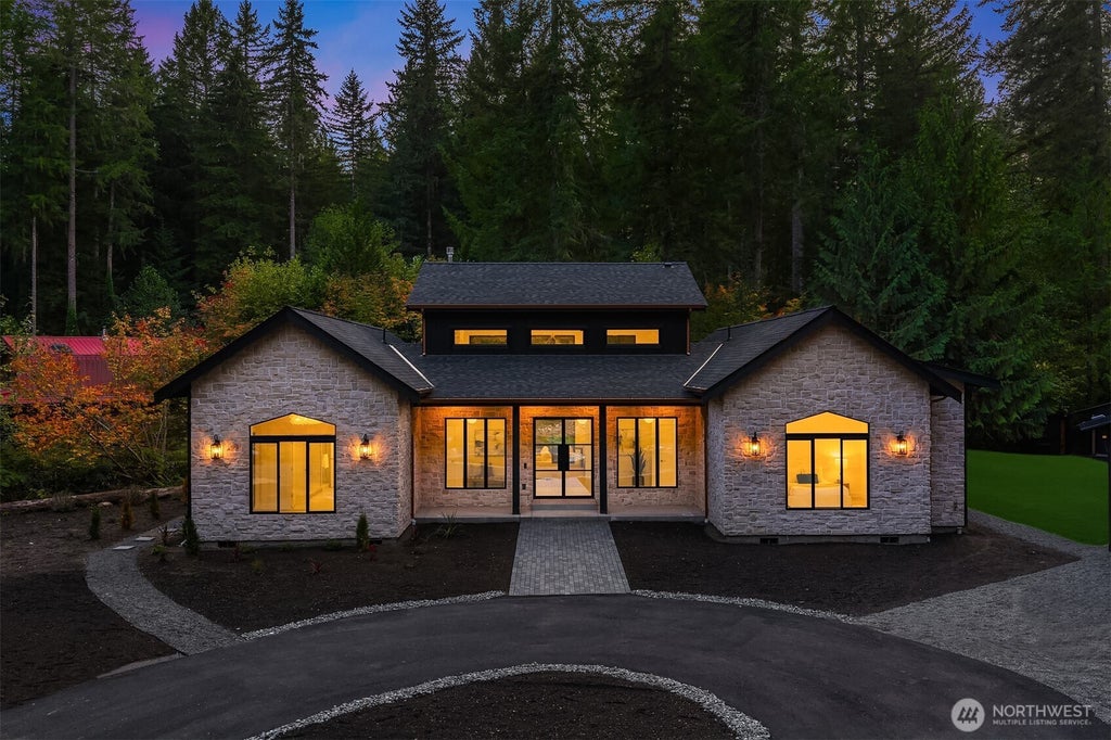 Photo of 11905 325th Avenue NE, Duvall, WA 98019 (MLS # 2591501)