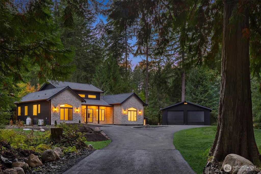 Photo of 11905 325th Avenue NE, Duvall, WA 98019 (MLS # 2591501)