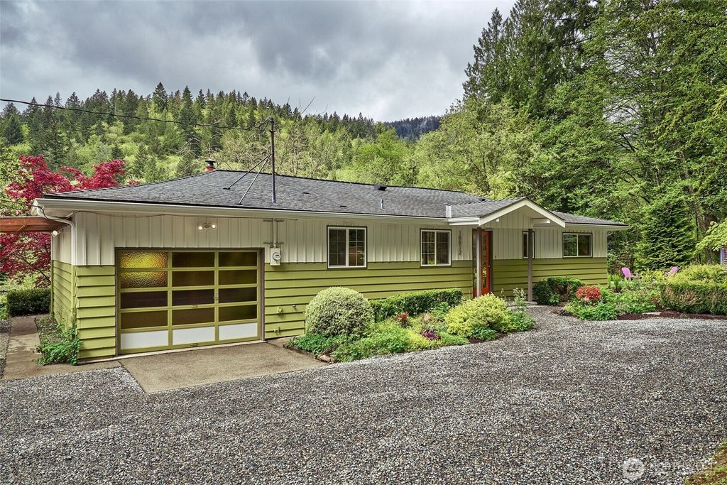 Photo of 18812 SE 109th Street, Issaquah, WA 98027 (MLS # 2368807)