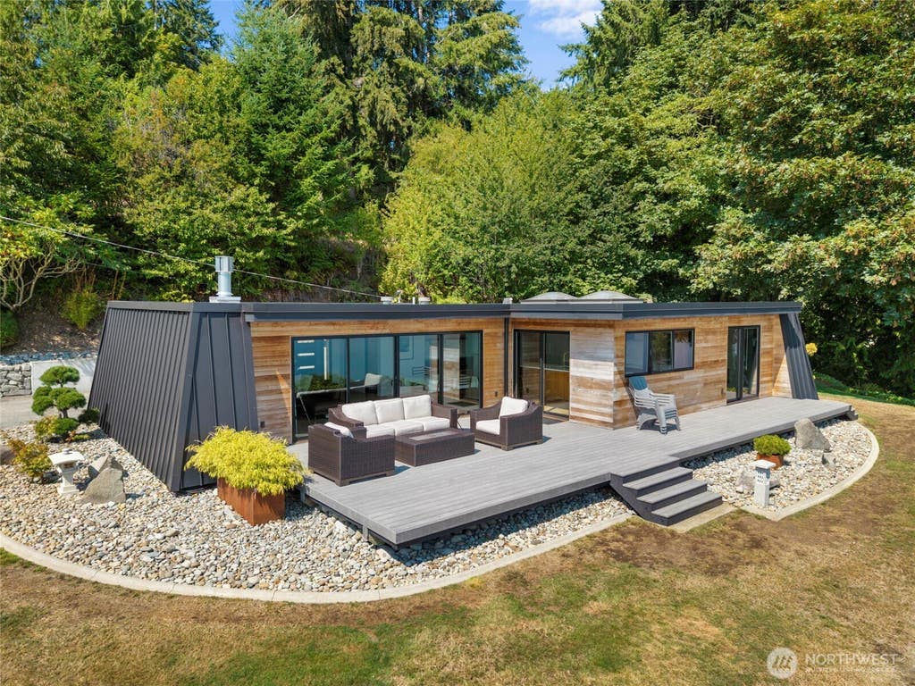 Photo of 4811 Sunrise Beach Road NW, Olympia, WA 98502 (MLS # 2571500)