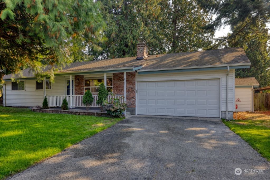 Photo of 831 S 319th Place, Federal Way, WA 98003 (MLS # 1994322)