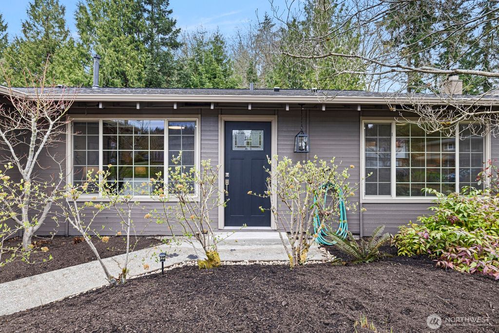 Photo of 7424 143rd Avenue NE, Redmond, WA 98052 (MLS # 2348145)