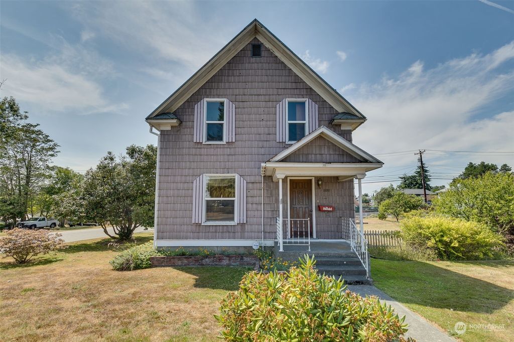 Photo of 1232 E Marine View Drive, Everett, WA 98201 (MLS # 2142228)