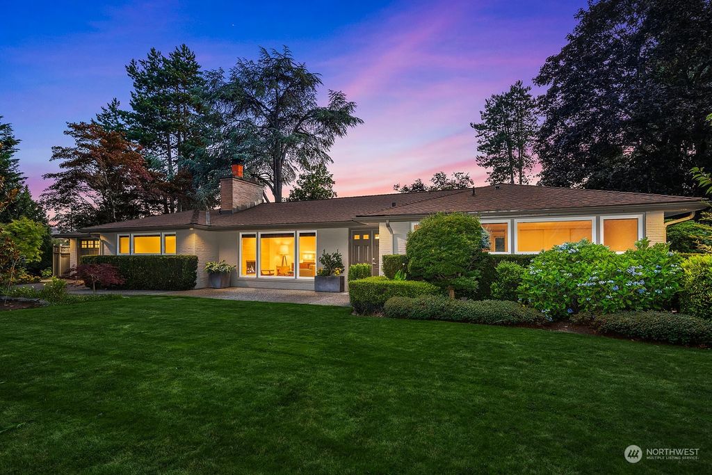 Photo of 3001 Hunts Point Road, Hunts Point, WA 98004 (MLS # 2266846)