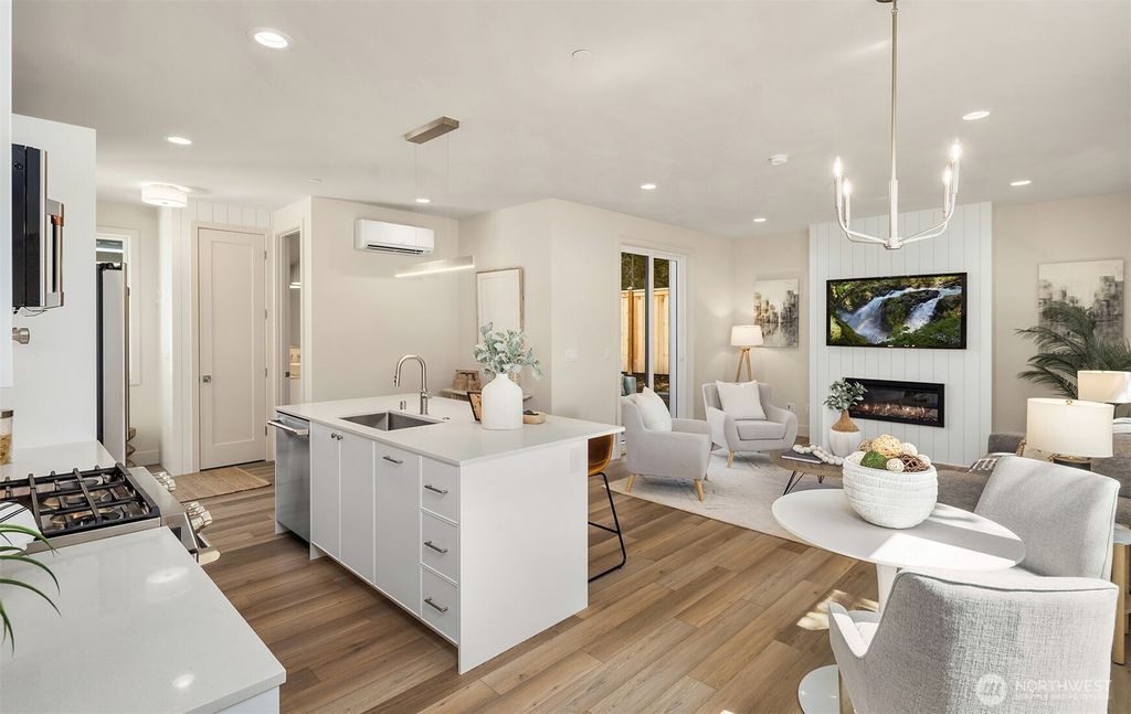 Photo of 813 18th Avenue W, Kirkland, WA 98033 (MLS # 2454828)