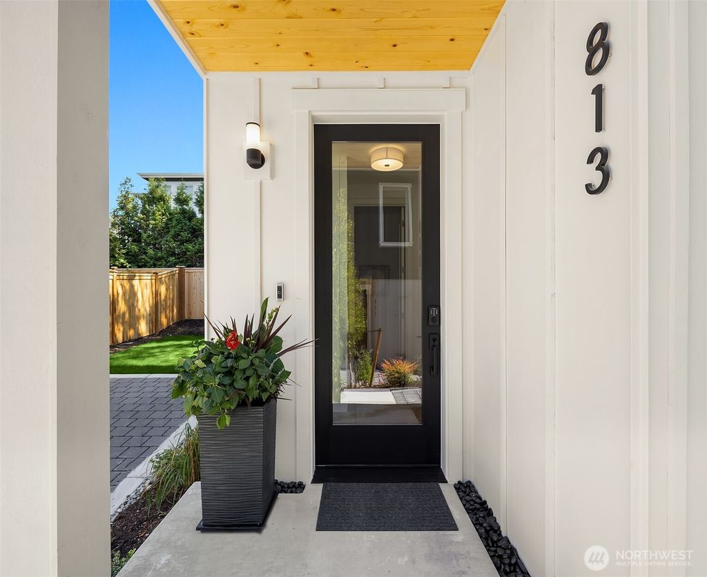 Photo of 813 18th Avenue W, Kirkland, WA 98033 (MLS # 2454828)