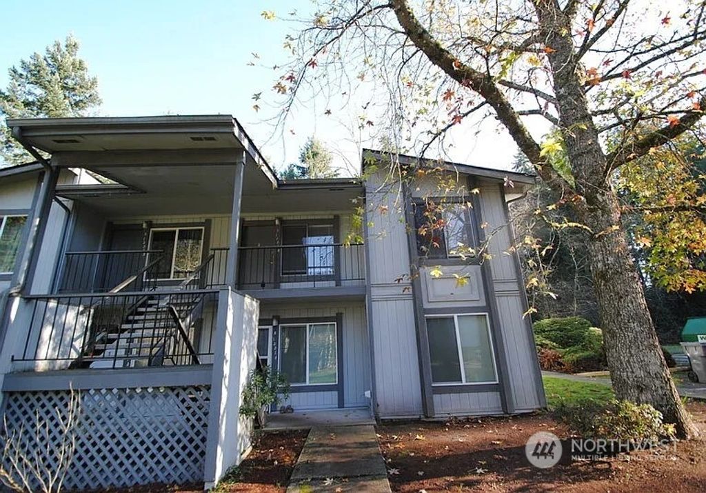 Photo of 12214 NE 147th Place #B, Kirkland, WA 98034 (MLS # 2315526)