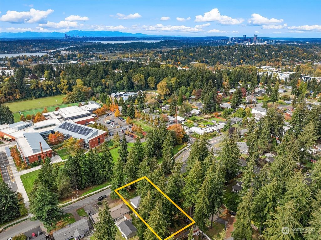 Photo of 4028 138th Avenue SE, Bellevue, WA 98006 (MLS # 2306342)