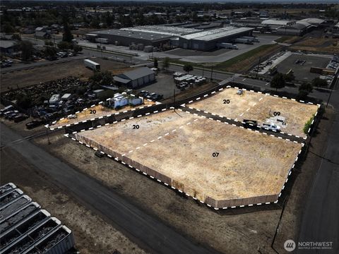 Photo of 1042 N 13th Street, Walla Walla, WA 99362 (MLS # 2474798)