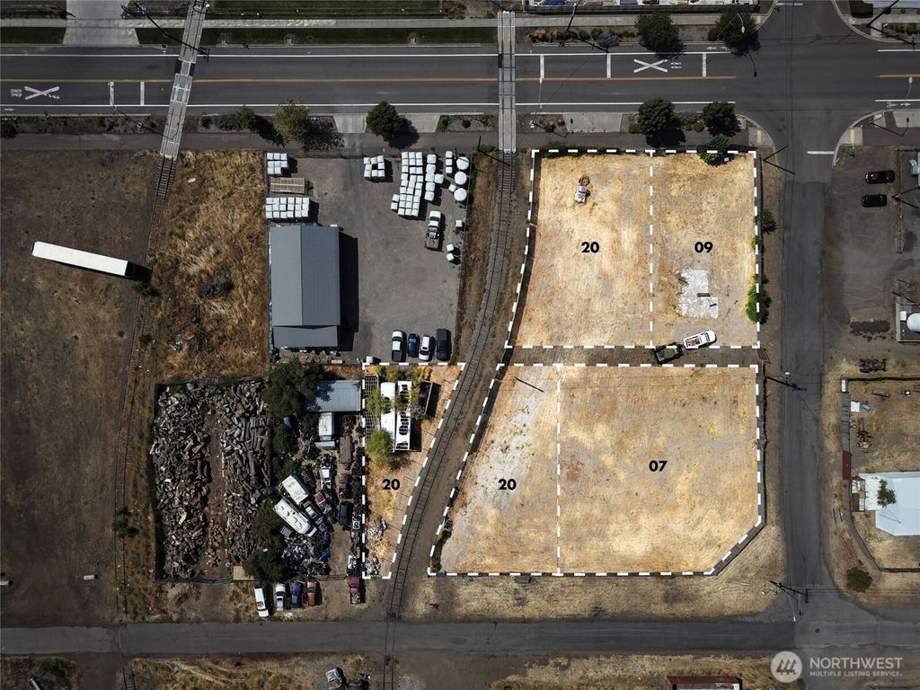 Photo of 1042 N 13th Street, Walla Walla, WA 99362 (MLS # 2474798)