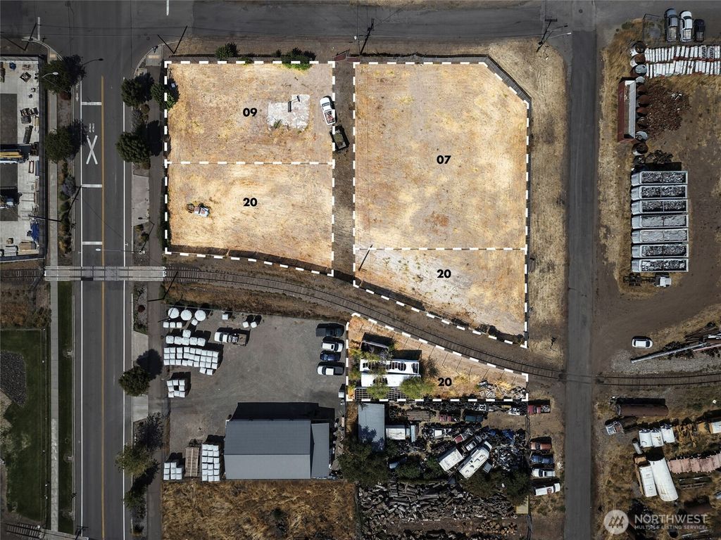 Photo of 1042 N 13th Street, Walla Walla, WA 99362 (MLS # 2474798)