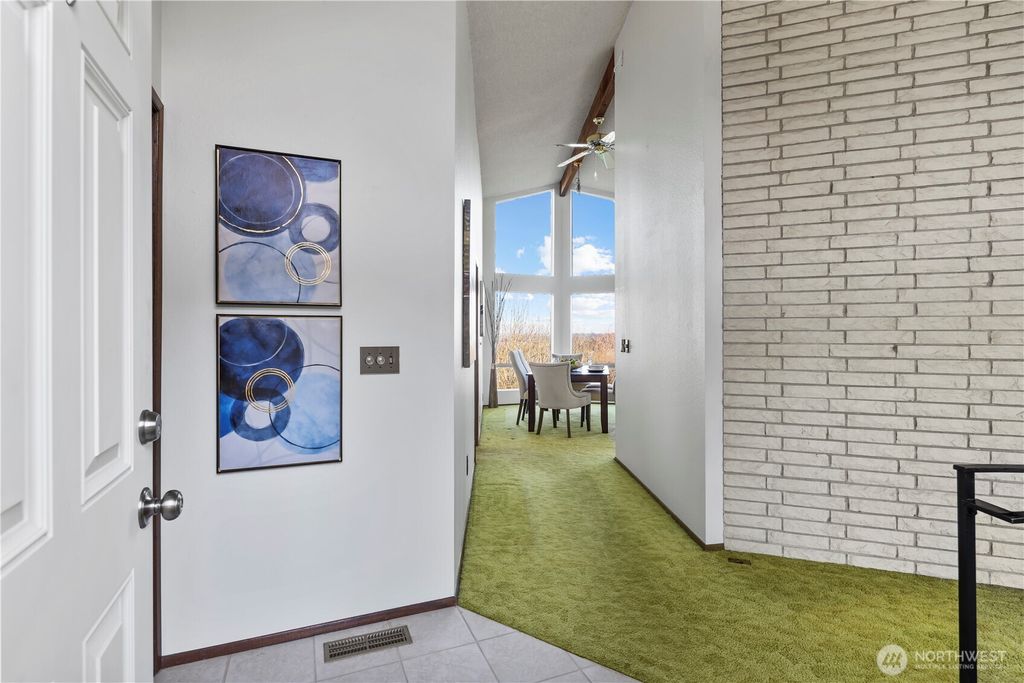 Photo of 12414 89th Place NE, Kirkland, WA 98034 (MLS # 2470474)