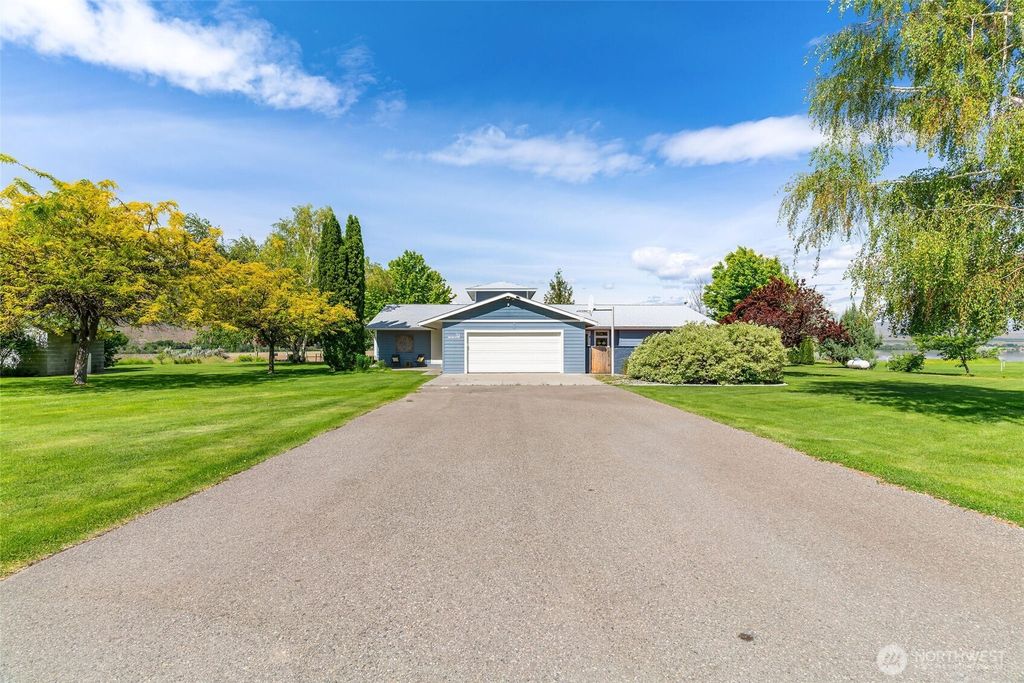 Photo of 32 Midland Road, Brewster, WA 98813 (MLS # 2523384)
