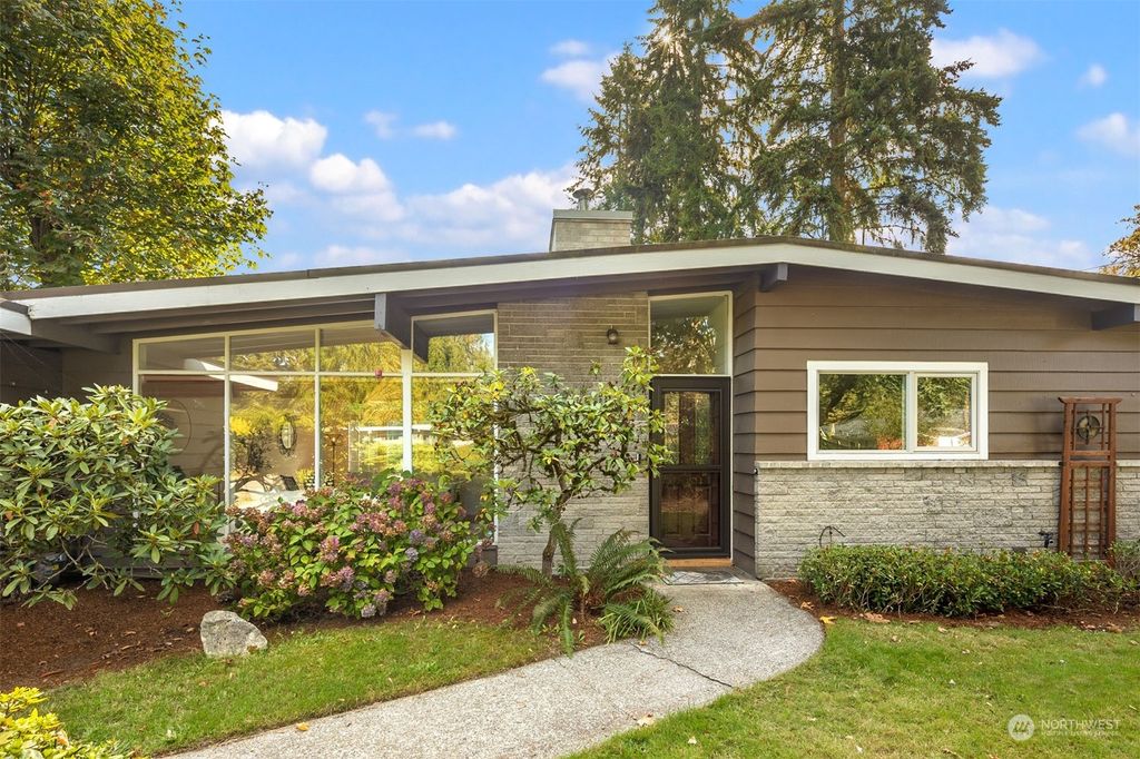 Photo of 15040 131st Avenue SE, Renton, WA 98058 (MLS # 2297495)