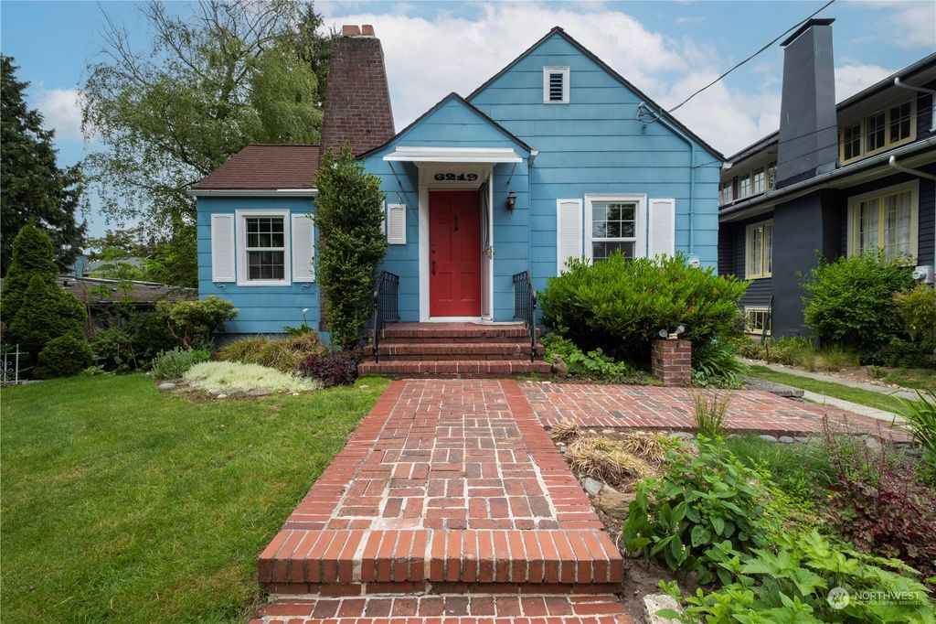 Photo of 6219 23rd Avenue NE, Seattle, WA 98115 (MLS # 2071032)