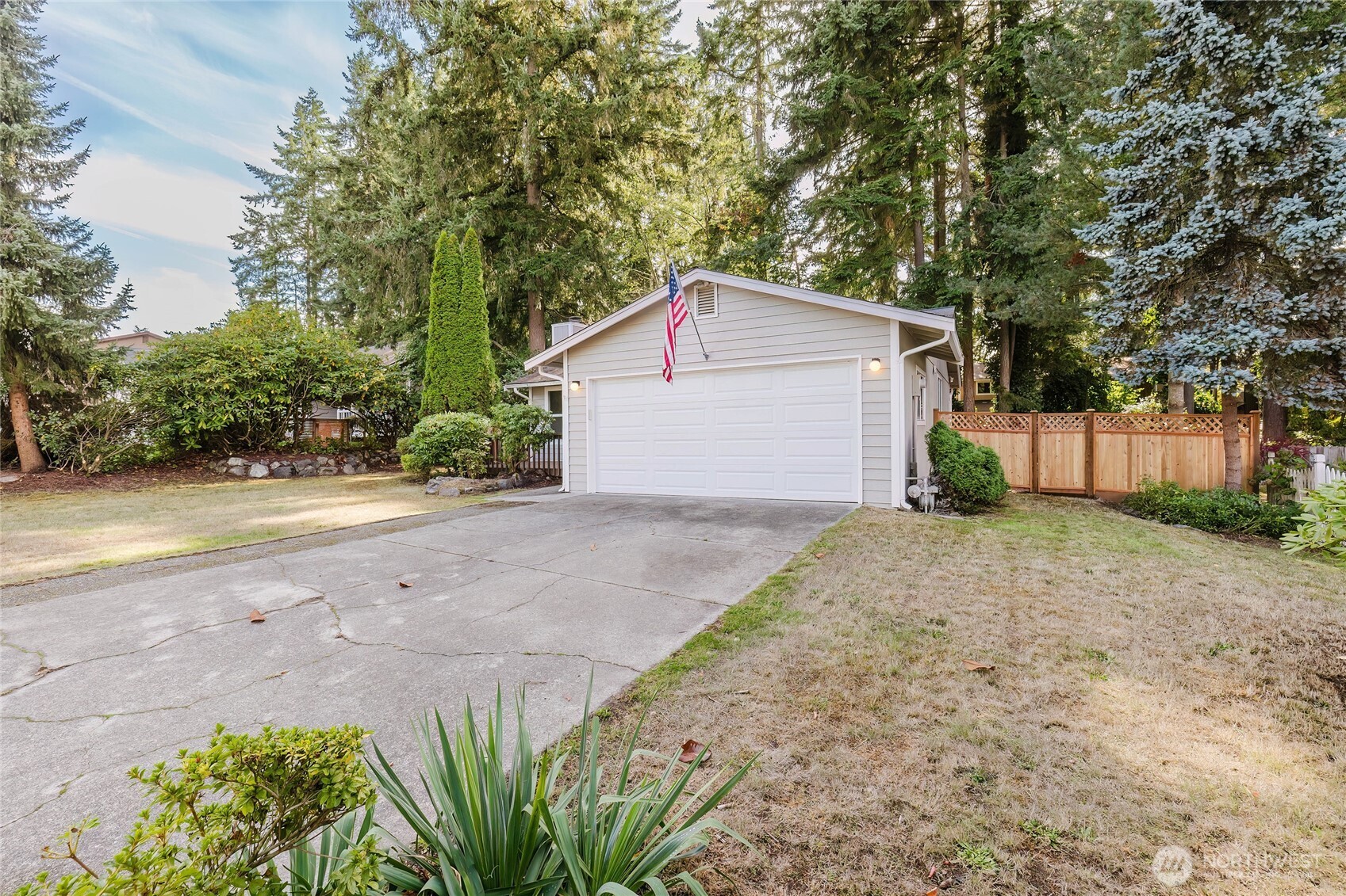 1504 NW Lakehill Circle