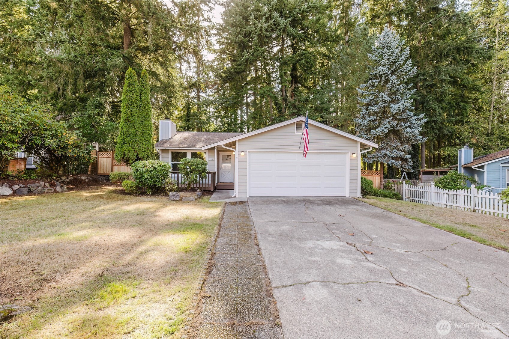 1504 NW Lakehill Circle