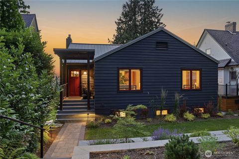 Photo of 221 N Garden ST, Bellingham, WA 98225 (MLS # 2540343)